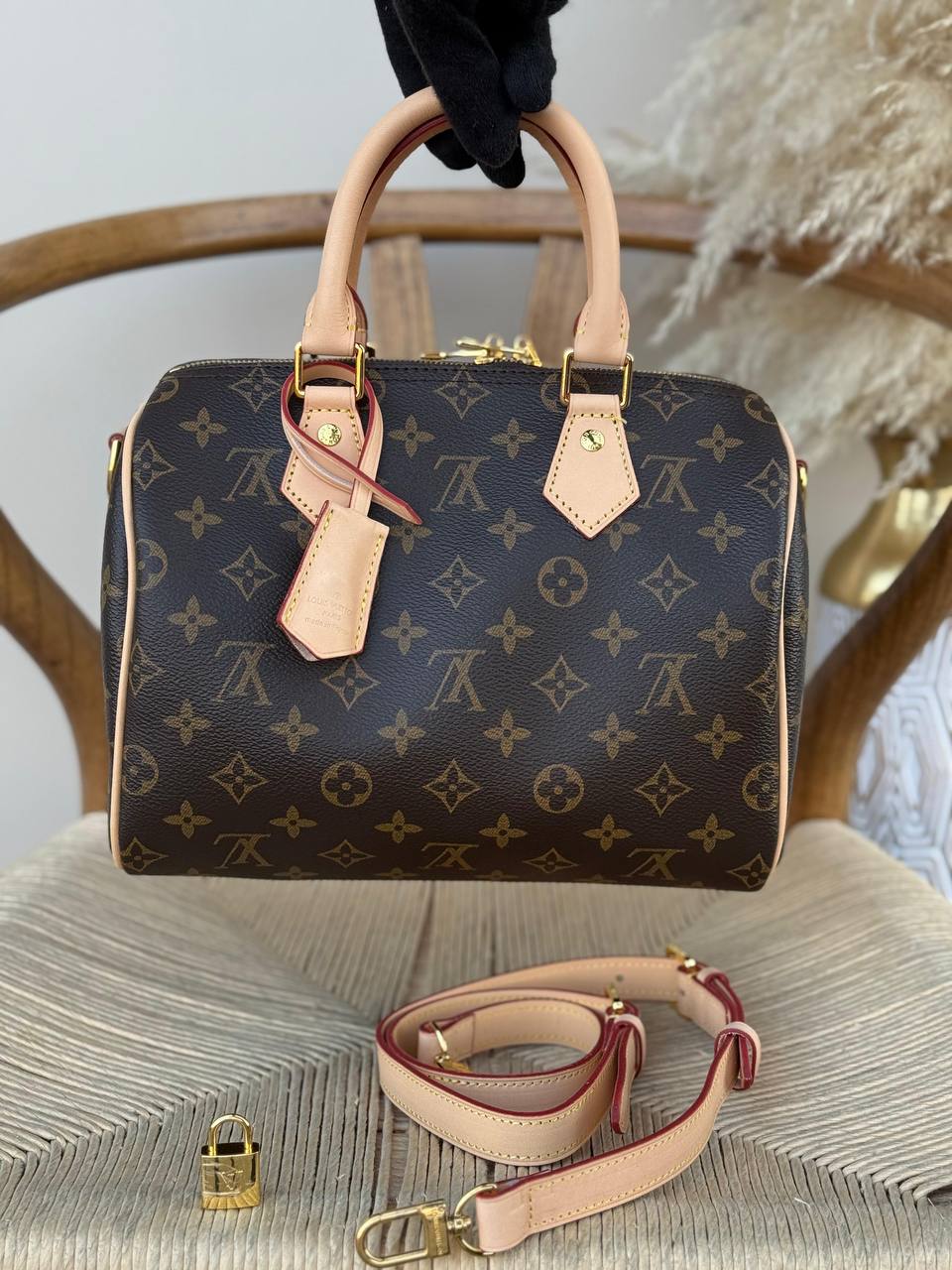 New collection✨✨✨
LV
25cm
360 dhs💓
Top quality
With box🎁
Zain167
♥️♥️♥️