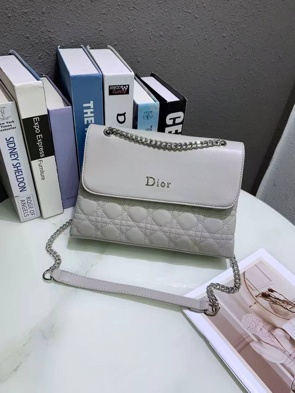 Dior
good quality
95 dhs✅
Zain278
♥️♥️♥️