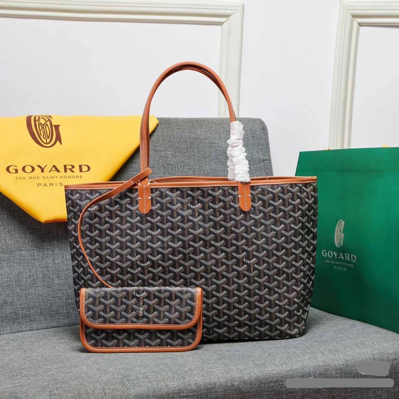 🌼 Goyard
1️⃣ First quality
Size : 46 * 27 cm
85 dhs🪙🌨️
Zain115
♥️♥️♥️