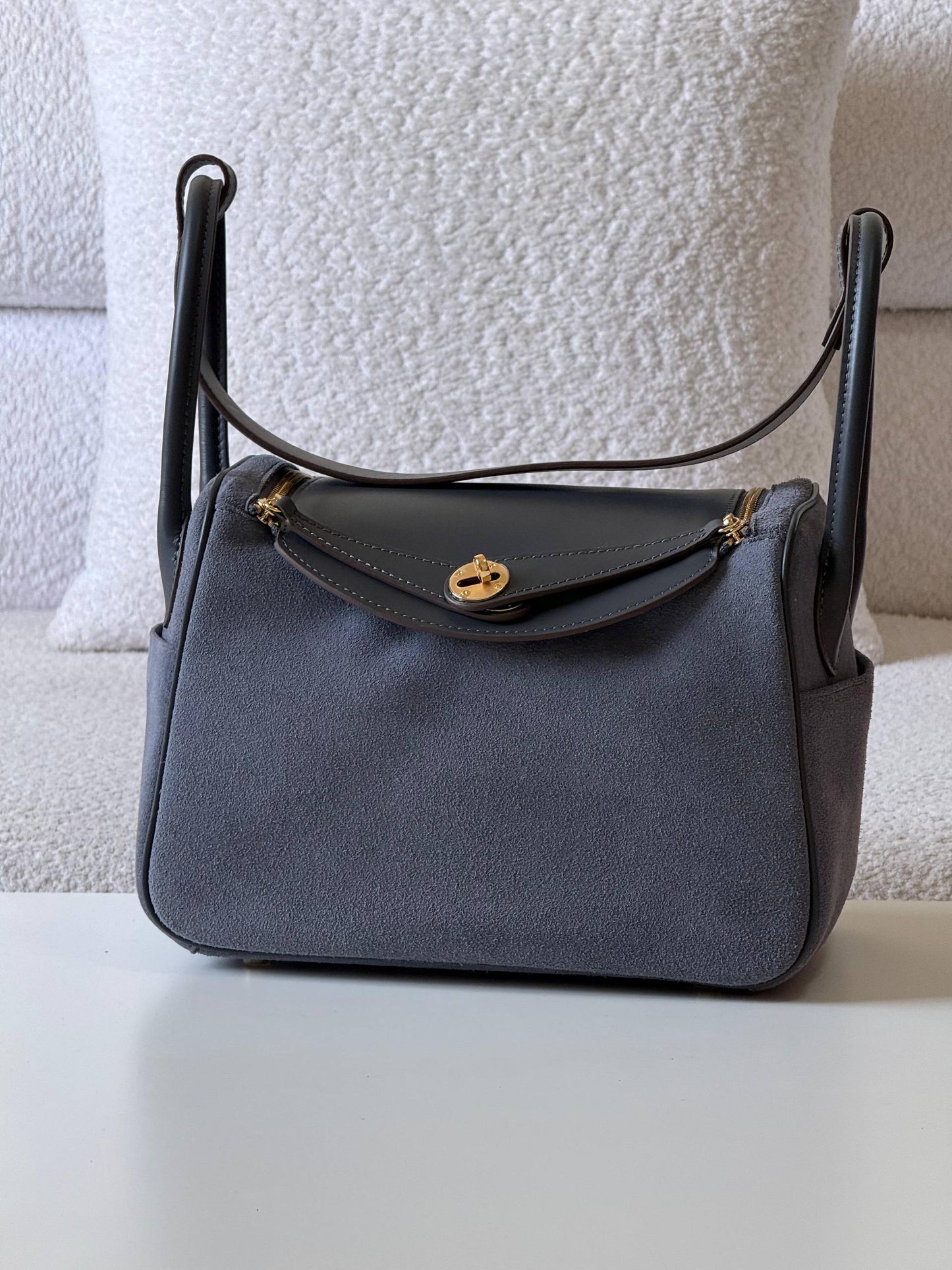 Hermes
lindy 26cm💥Master quality ✅with box📦
610 dhs❣️
Zain52
♥️♥️♥️