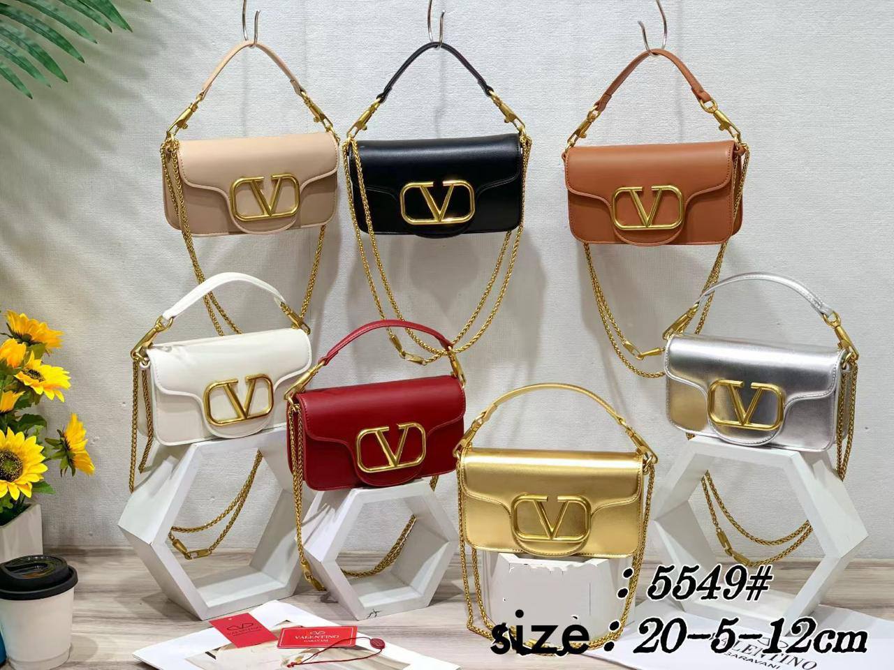 🌟 Valentino Loco
1️⃣ First quality +🎁
Size : 20 * 12 cm
105 dhs❣️
with box 🎁
Zain115
♥️♥️♥️