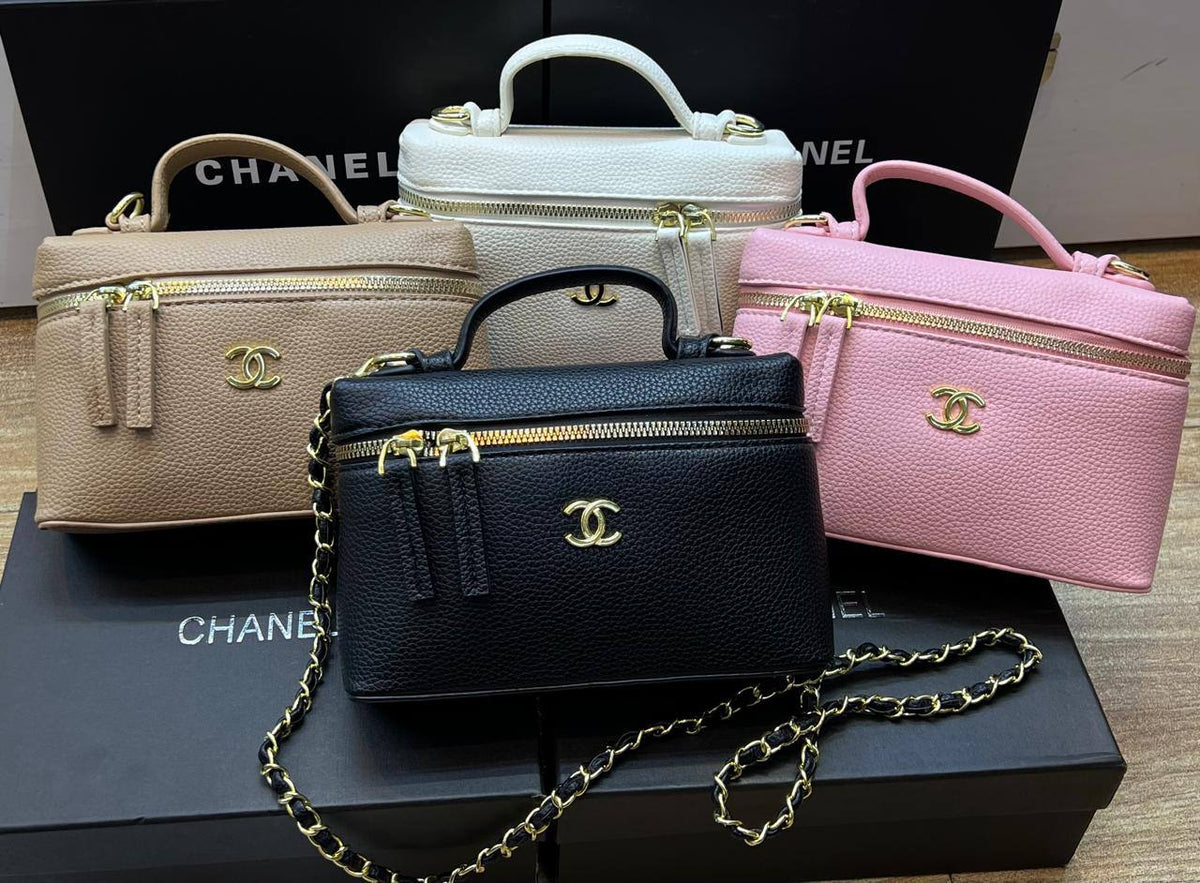 Chanel Vanity
19cm
with box
90 dhs🇦🇪🇦🇪
Zain95
♥️♥️♥️