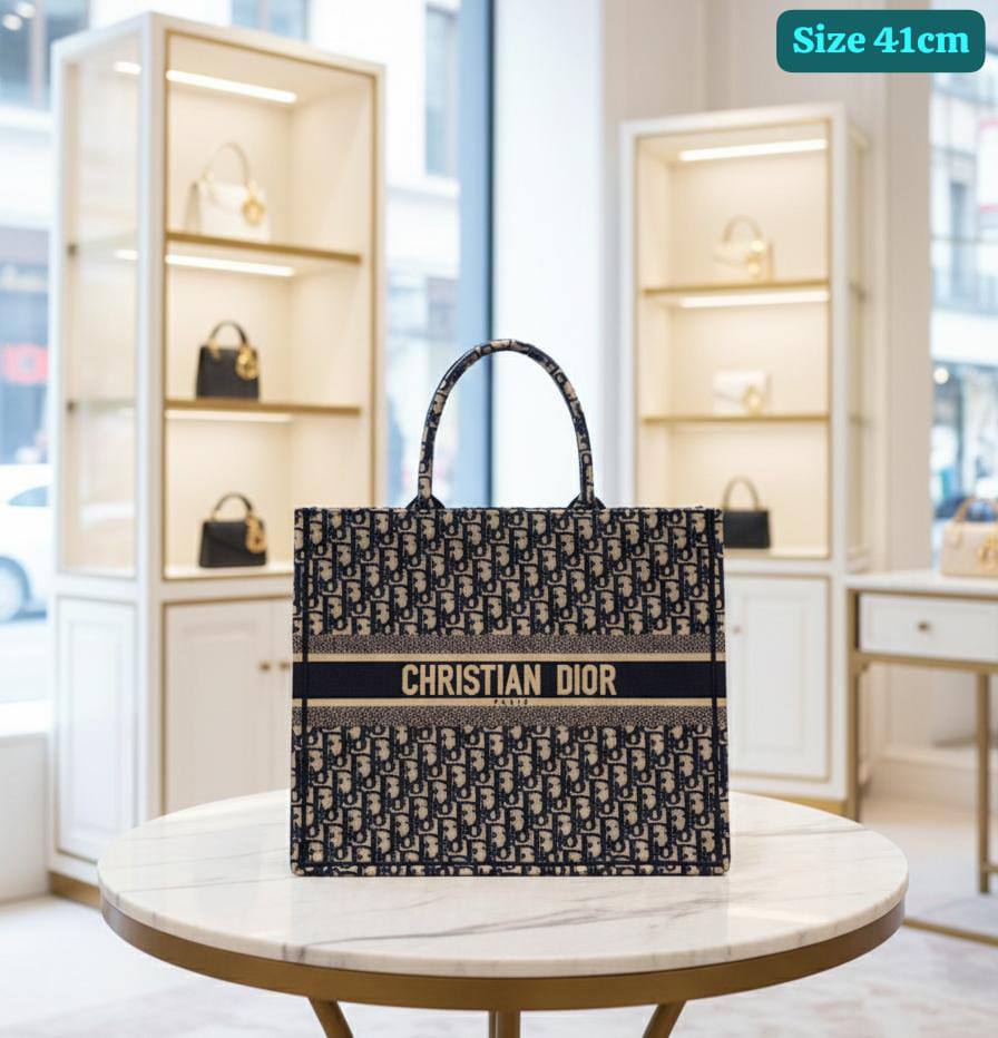 Dior
Good quality
with box
🎁🎁🎁
115 dhs🪙🖤
Zain186
♥️♥️♥️