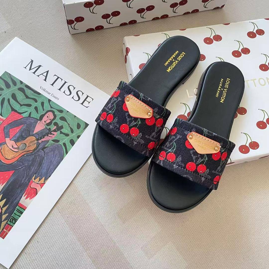 Coach
95 dhs🪙🌨️
high quality
Size35-41
Zain26
🌨️🌨️🌨️