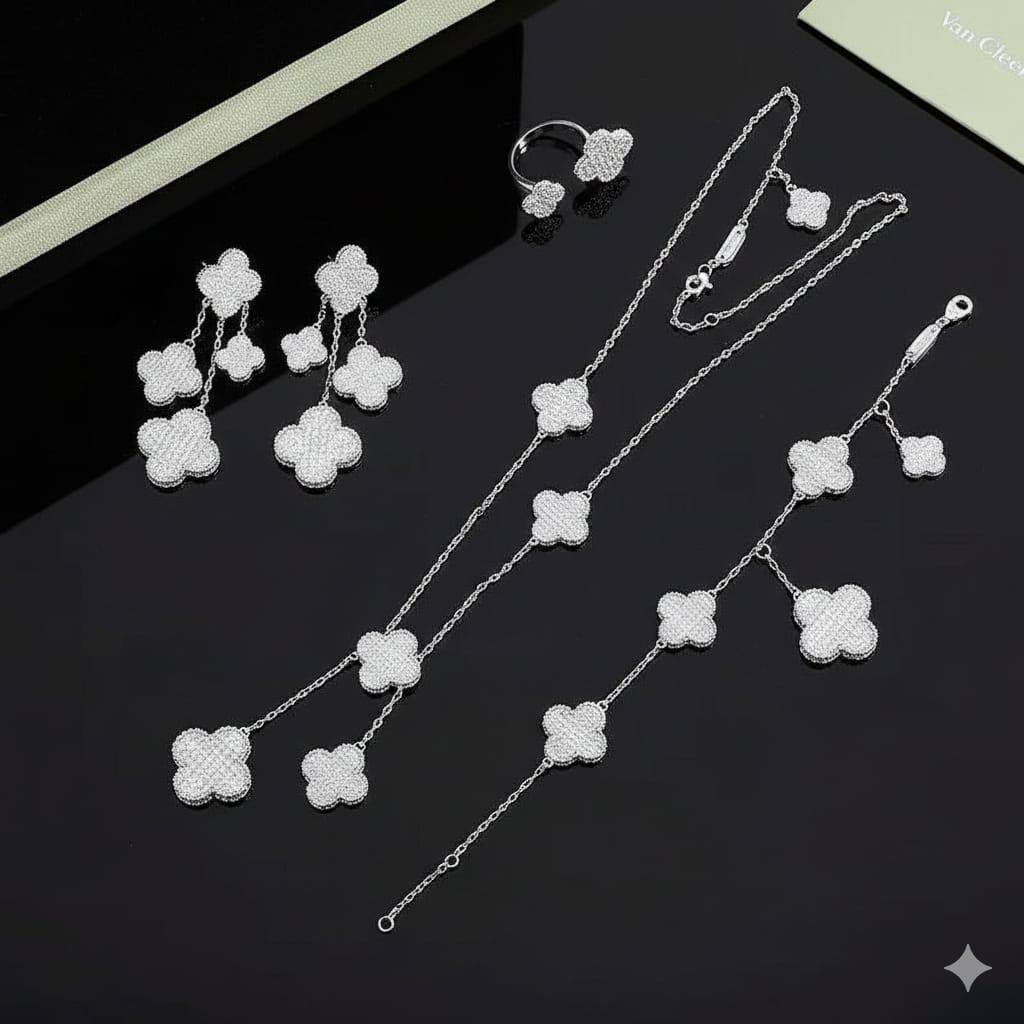 VCA
245 dhs🗽
✨💫💎
NECKLACE
BRACELET
EARRINGS
RING💍
WITH GOOD BOX AND PAPER BAG 🛍️🎁
Zain89
♥️♥️♥️