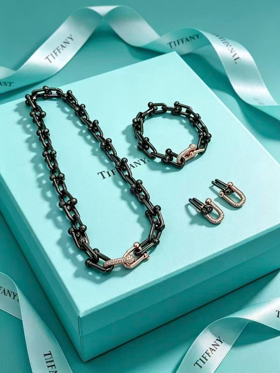 TIFFANY SET
NECKLACE
BRACELET
EARRINGS
280 DHS✅✨💫
WITH BOX AND PAPER BAG🎁🛍️
Zain89
♥️♥️♥️