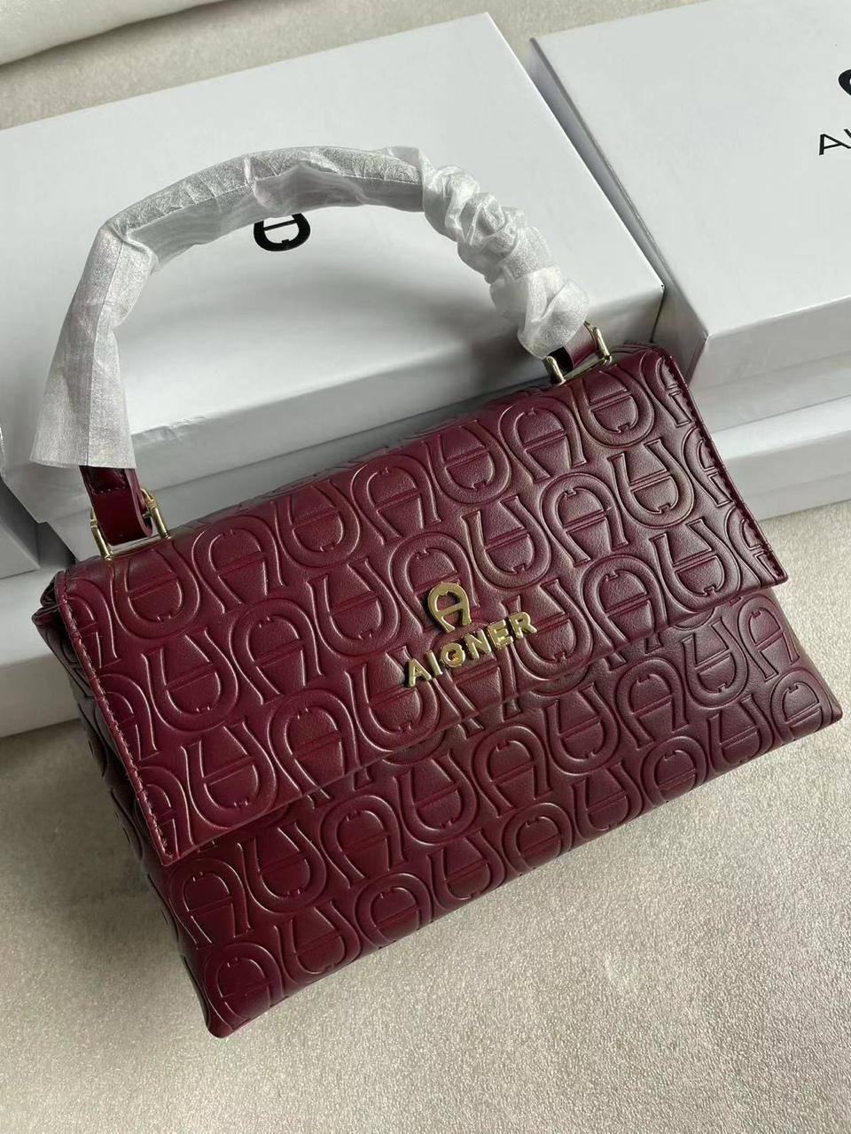 Aigner
with box
🎁🎁🎁
95 dhs✅
Zain72
♥️♥️♥️