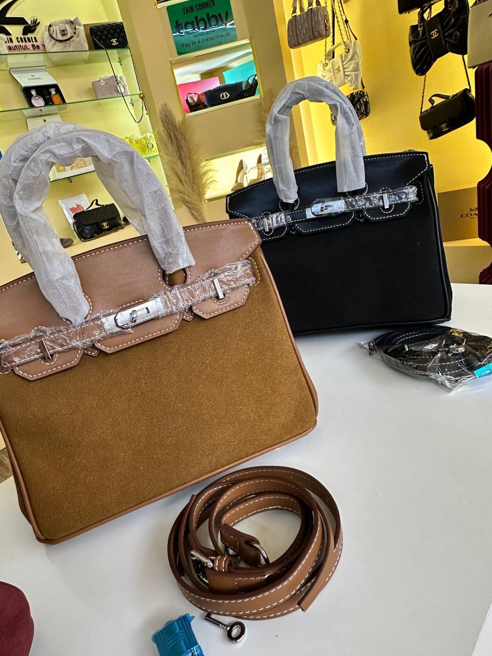 Hermes
120 dhs
Zain72
♥️♥️♥️
Zc