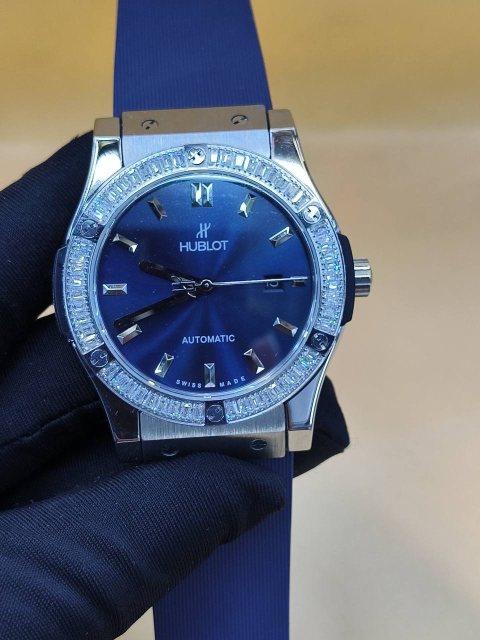 Hublot
automatic
280 dhs✅
Zain25
♥️♥️♥️