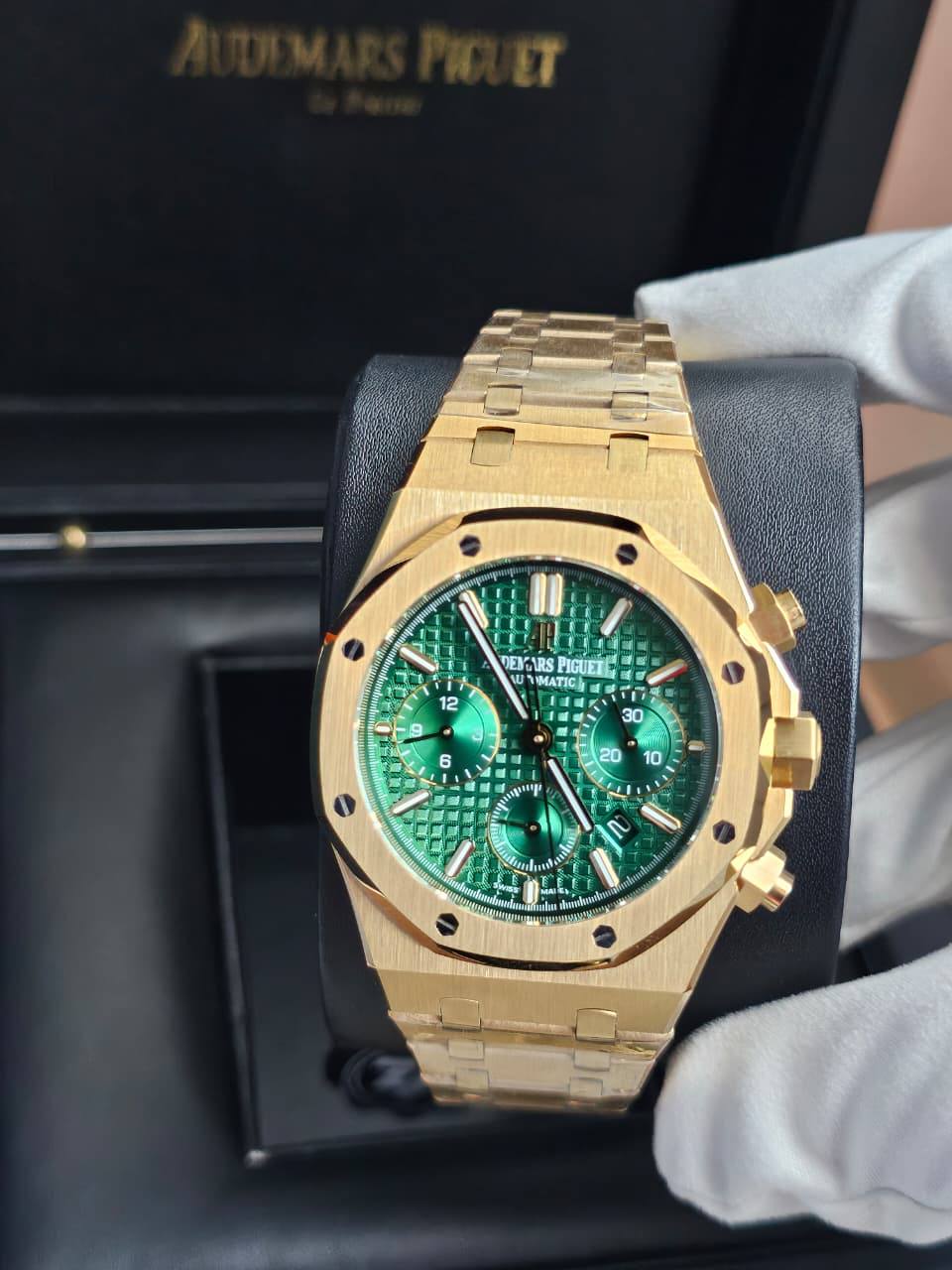 AUDEMARS PIGUET
ROYAL OAK CHRONOGRAPH
Swiss movement 🇨🇭
Water resistant 💧
Sapphire crystal
Super Master quality
With Original Box 📦
For Price 👇 WhatsApp✅
0568585901
0507557372
0552275751 Owner Zain 👌
Zain282
♥️♥️♥️