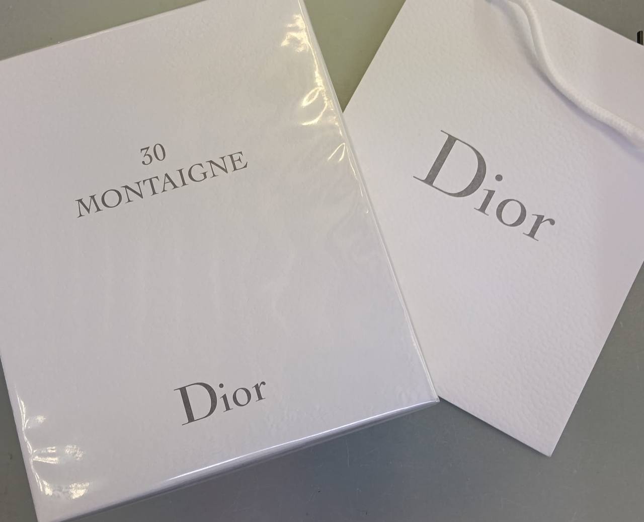 DIOR SET 30 MONTAIGNE
110 dhs✅
WITH PAPER BAG
🎁🎁🎁
Zain01
♥️♥️♥️