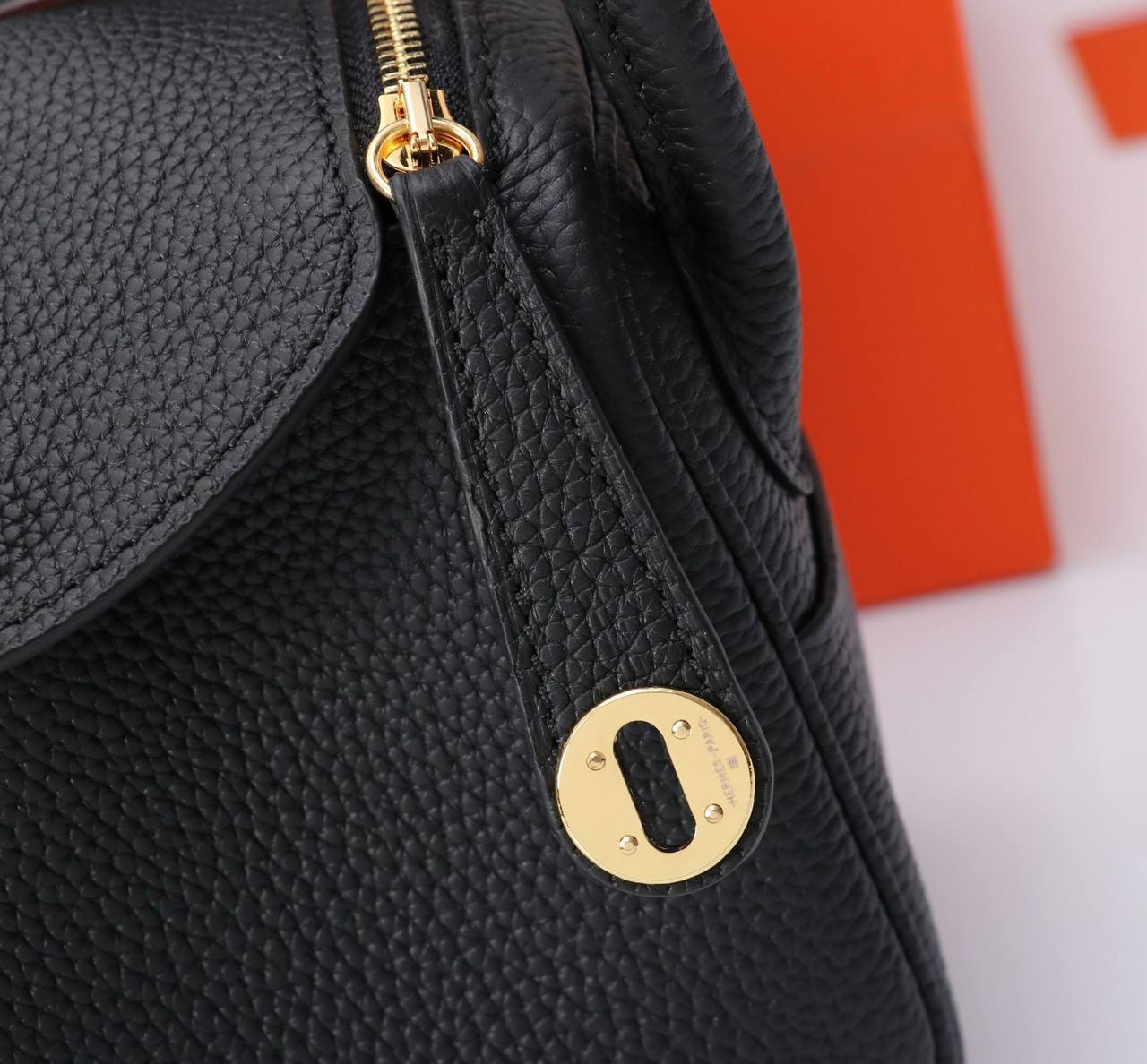 HERMES LINDY 
COPY ONE  
NEW CAME 
WITH BOX 
🎁🎁🎁
220 dhs🪙
 (leather)……
SIZE: MINI 18 cm
Zain39
♥️♥️♥️