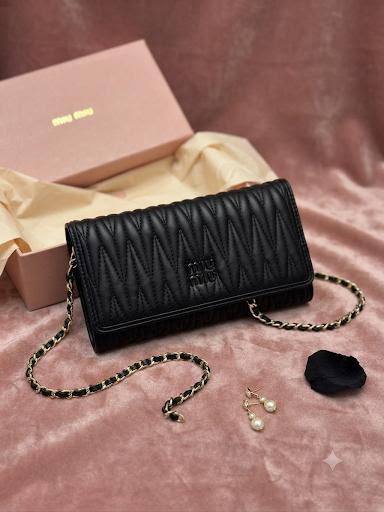 NEW CAME
MIU MIU BAG
GOOD QUALITY
55 dhs✅
WITHBOX
SIZE- 20*12*3
Zain40
♥️♥️♥️