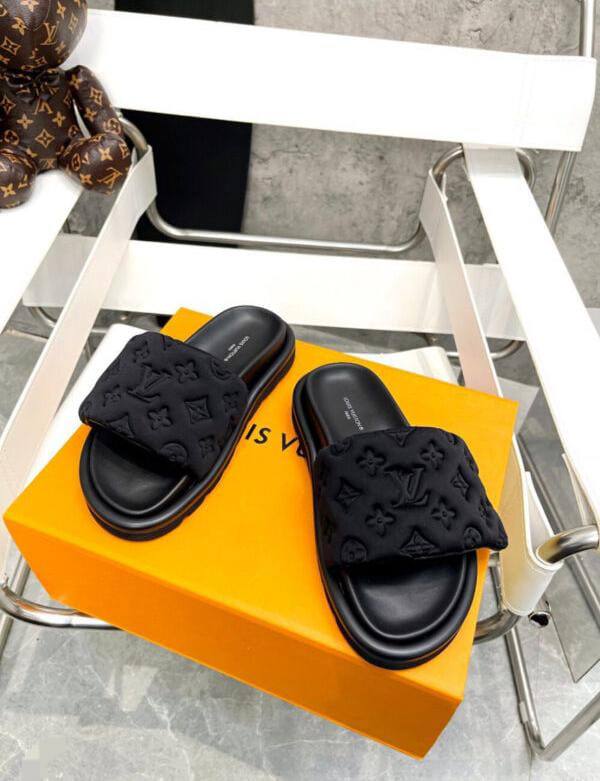LV
180 dhs✅
*SIZE 36 TO 41*
Zain224
♥️♥️♥️
