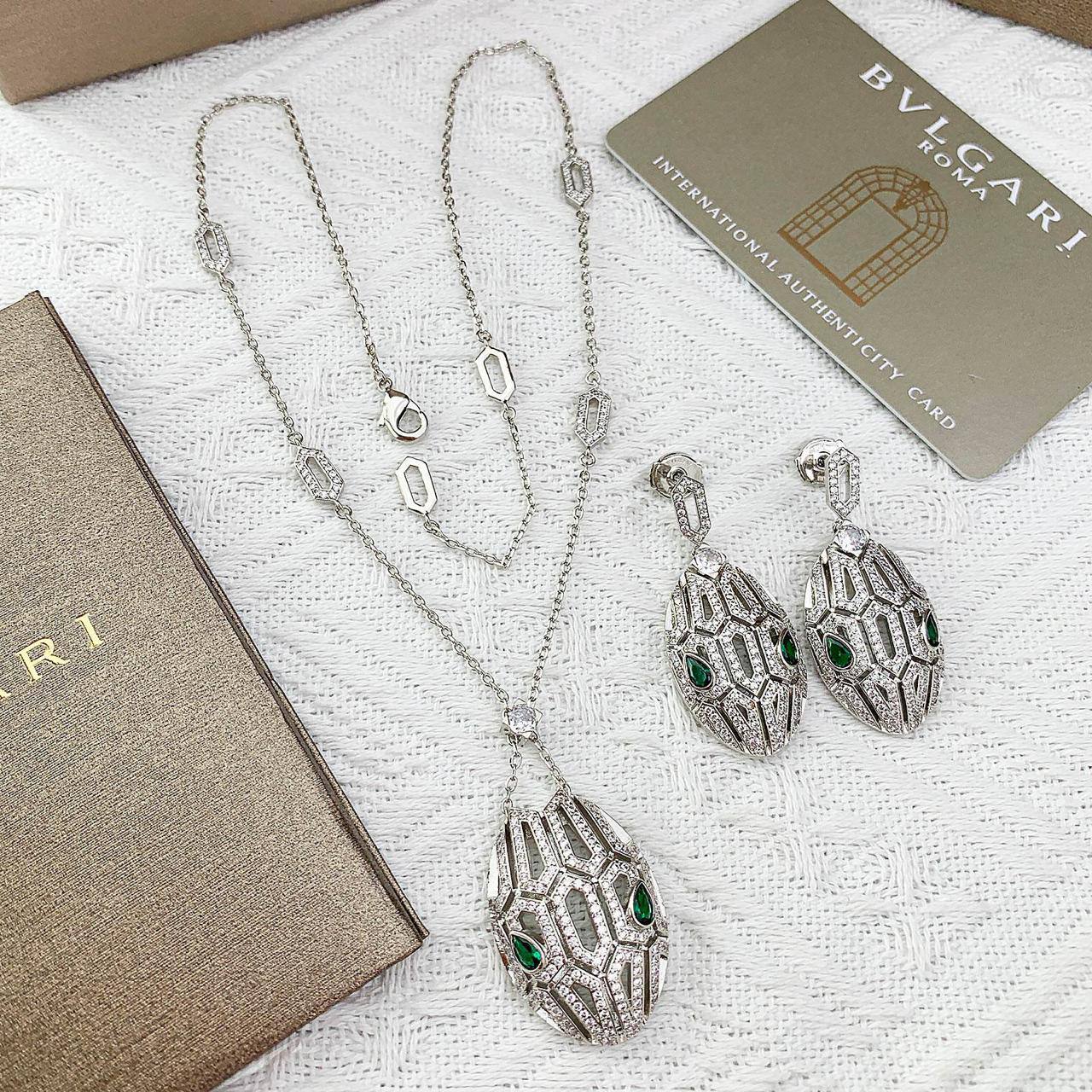 BVLGARI MASTER
SET 💫✨
NECKLACE EARRING
WITH SMALL BOX AND PAPER BAG🎁🛍️
210 DHS🇦🇪🇦🇪
Zain89
♥️♥️♥️