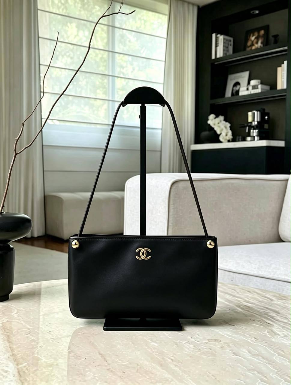 Chanel
1️⃣ First quality +🎁
Size : 25 * 14 cm
100 dhs🇦🇪🇦🇪🇦🇪
with box 🎁
Zain115
♥️♥️♥️