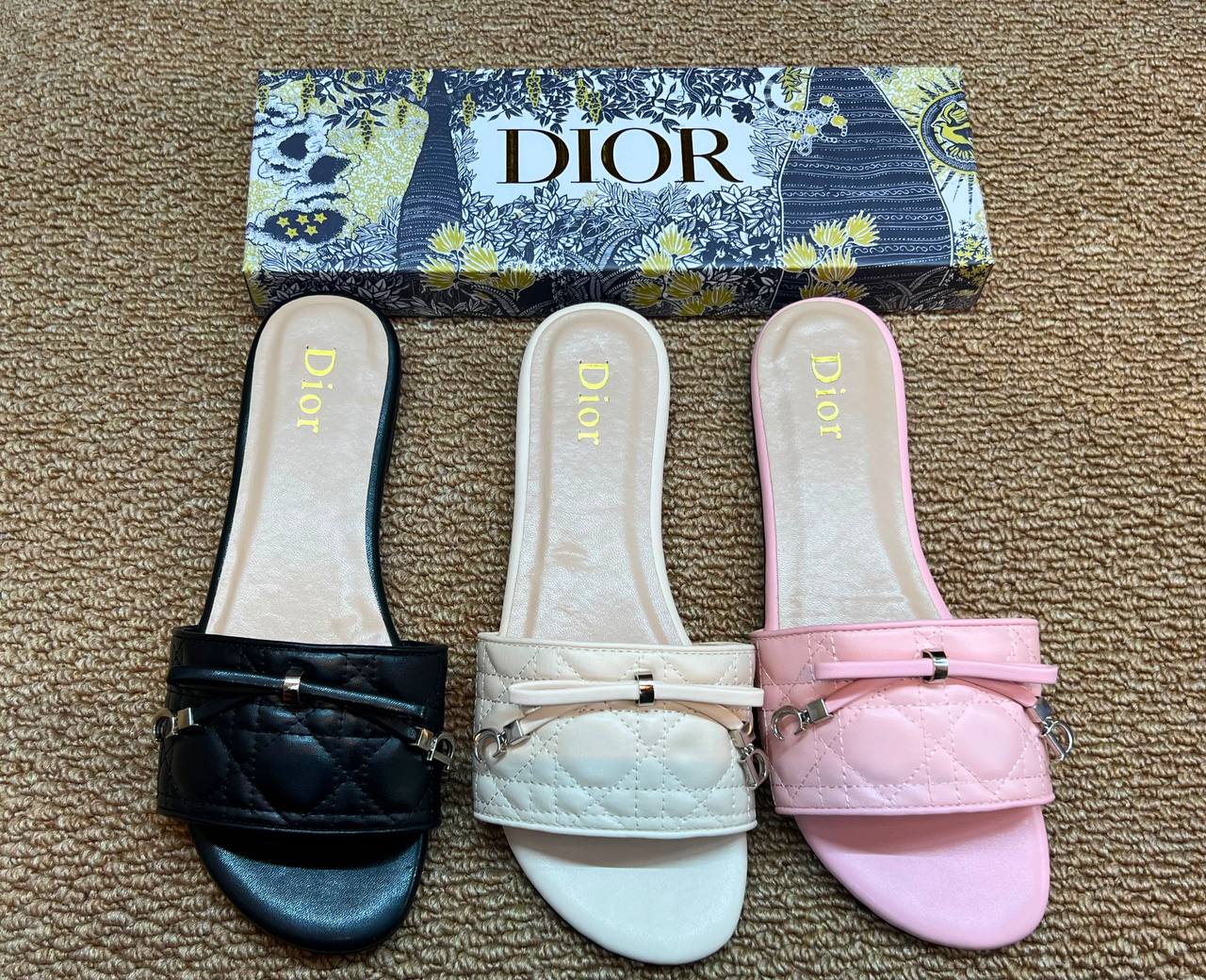 Dior
Size 36 to 41
75 dhs🇦🇪🇦🇪
Zain236
♥️♥️♥️