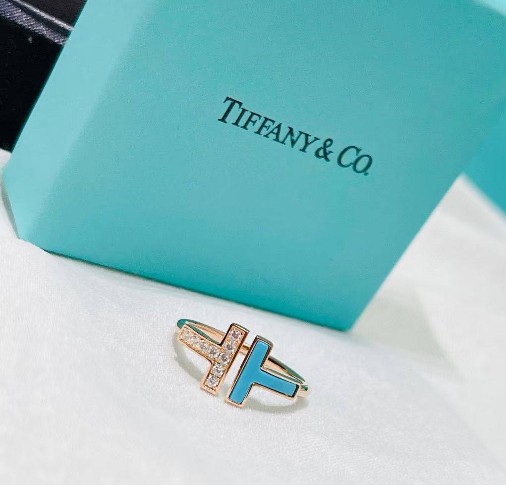 Tiffany ❤️🔥*
Ring 💍 size available 👇
6,7,8,9
Master quality 💯
With normal boxes 📦
45 dhs🇦🇪
With master box 🗃️
70 dhs🇦🇪
Zain216
♥️♥️♥️