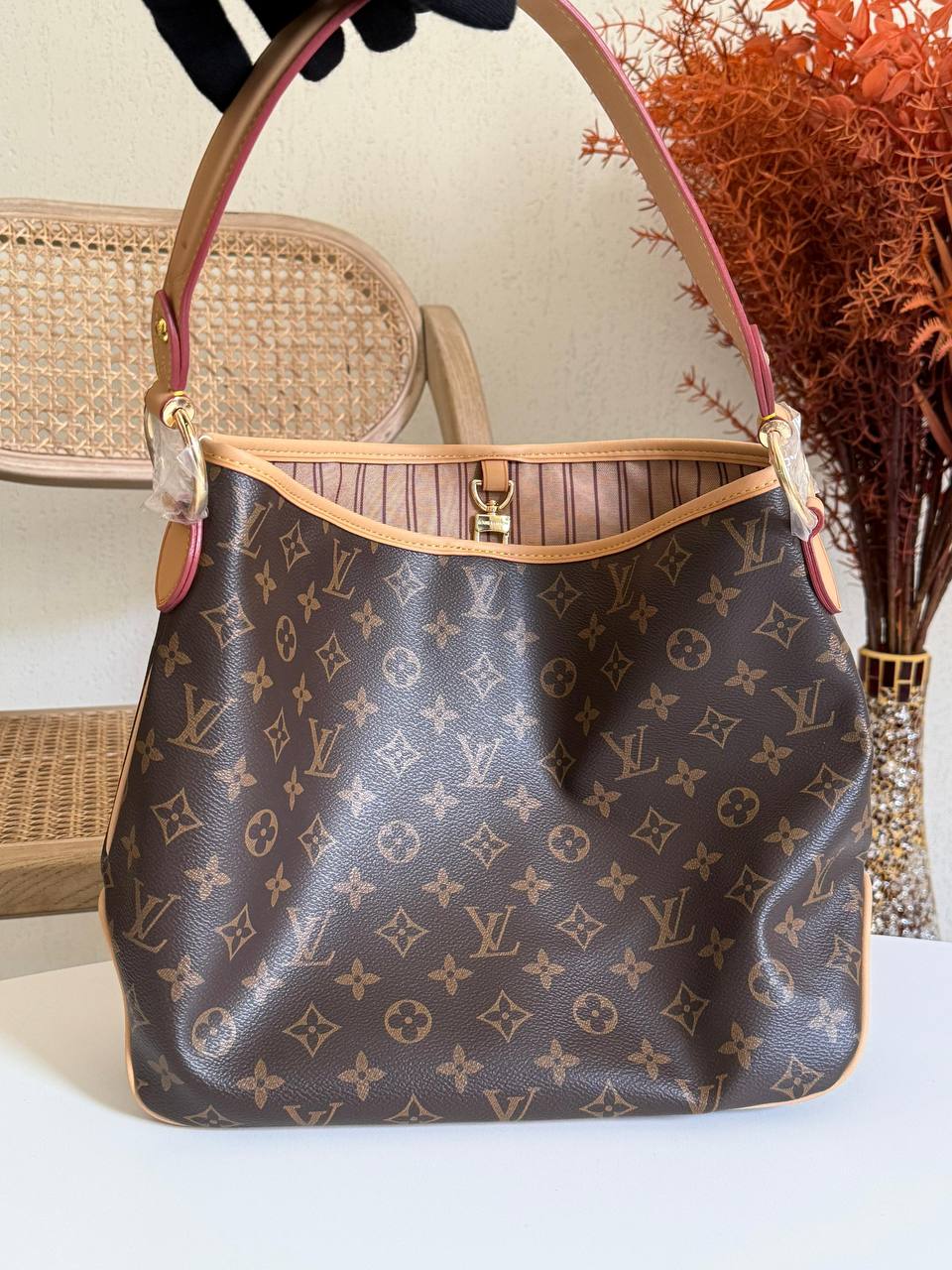 LV
31cm
380 dhs🪙💚
Top quality
With box🎁
Zain167
♥️♥️♥️