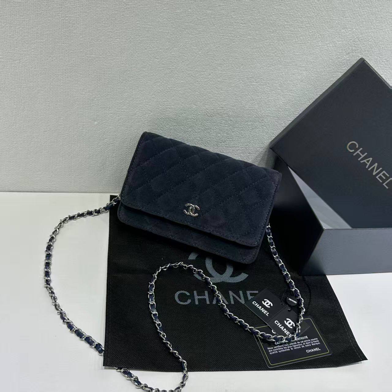 Chanel
withbox
🎁🎁🎁
100 dhs🪙💕
good quality
Zain143
♥️♥️♥️
