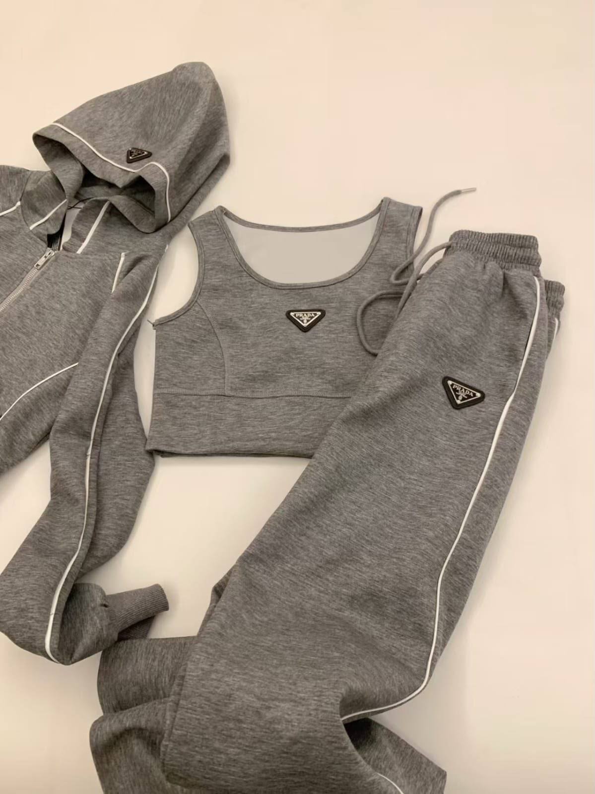 *New collections*
PRADA
Super Master quality
Sizes: S M L
550 dhs🇦🇪🇦🇪
Zain308
♥️♥️♥️