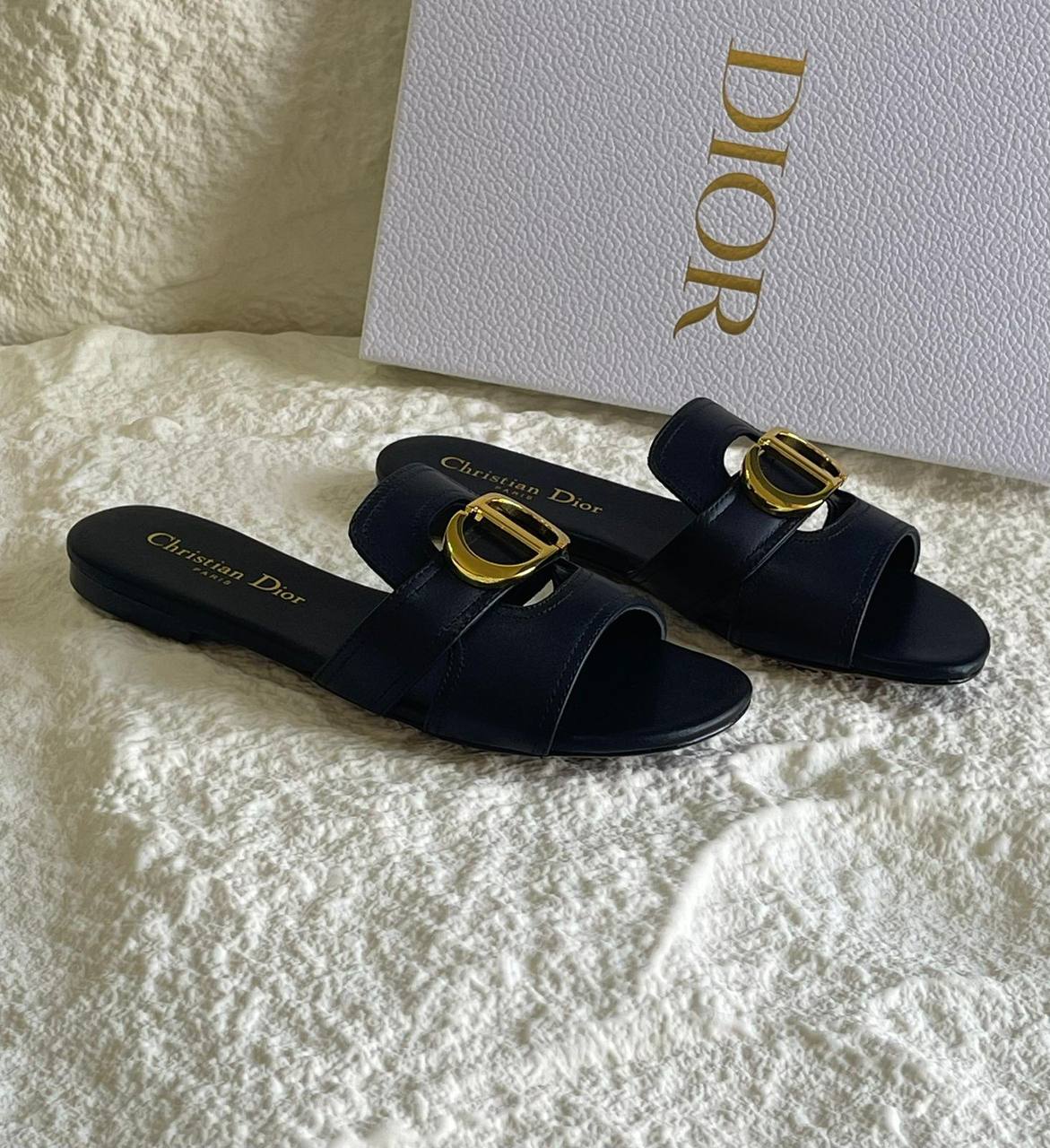 DIOR
SuperMaster Quality 💯
450 dhs💓
Size: 36-41💥
Zain171
♥️♥️♥️