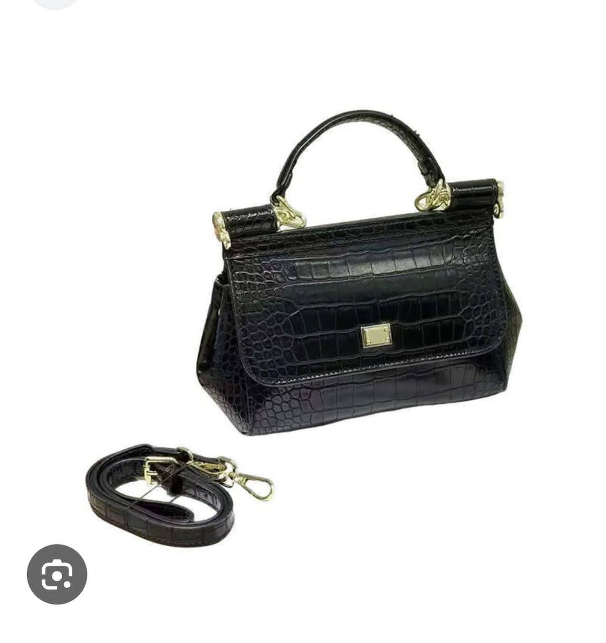 D&G
GOOD QUALITY
110 dhs🇦🇪🇦🇪
SIZE 20CM
Zain200
♥️♥️♥️