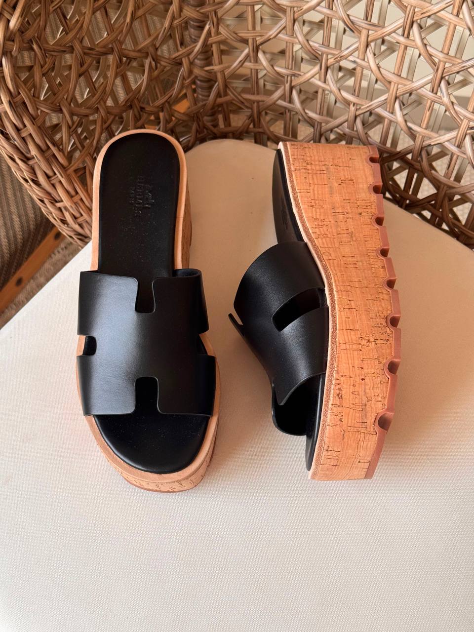 HERMES
✨ Collection
👠 36–41
💎 Premium Quality
🔥 Super Master
450 dhs🇦🇪🇦🇪
Zain198
♥️♥️♥️