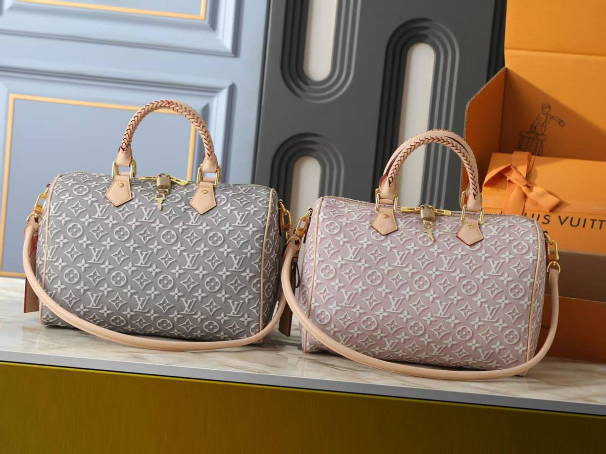 LV COPY1🔥
SIZE 30 CM
260 dhs🇦🇪
Zain244
♥️♥️♥️