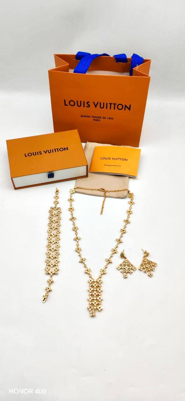 LV set
230 dhs🇦🇪🇦🇪
Zain122
♥️♥️♥️