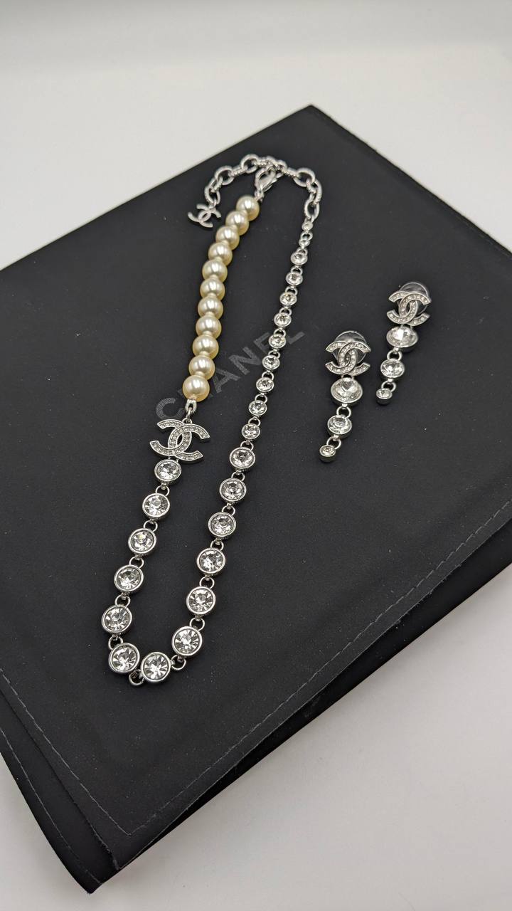 Chanel
*Master Quality*
*Necklace & Earrings*
180 dhs✅ with Normal Box 🎁
230 dhs✅ with Good Box 🎁
250 dhs✅ with Master Box 🎁
Zain210
♥️♥️♥️
