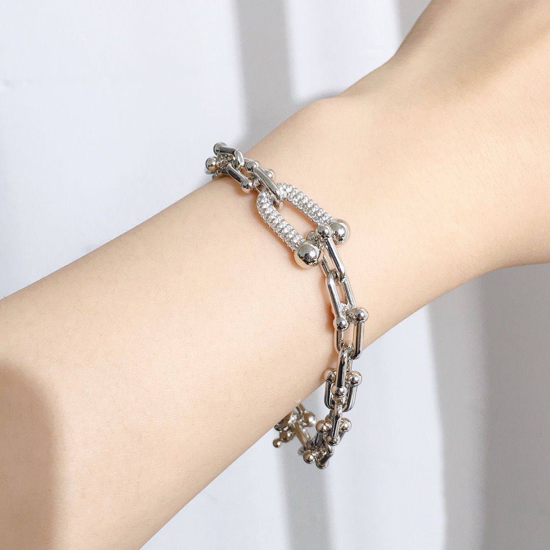 Tiffany ❤️🔥*
Bracelet 💥
Master quality 💯
With normal boxes 📦
55 dhs✅
With master box 🗃️
90 dhs✅
Zain216
♥️♥️♥️