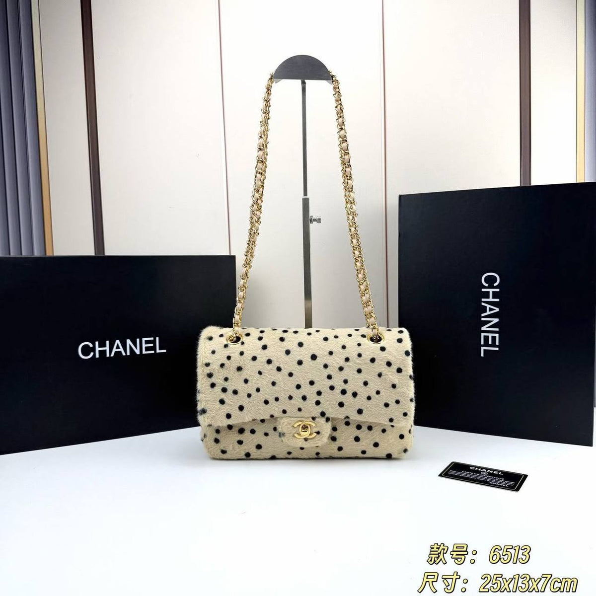 Chanel
290 dhs🇦🇪🇦🇪
Zain153
♥️♥️♥️