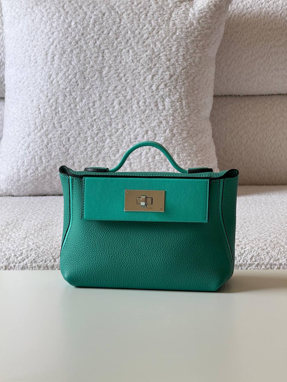 Hermes
23cm💥Master quality ✅with box📦
380 dhs🌺
Zain52
♥️♥️♥️