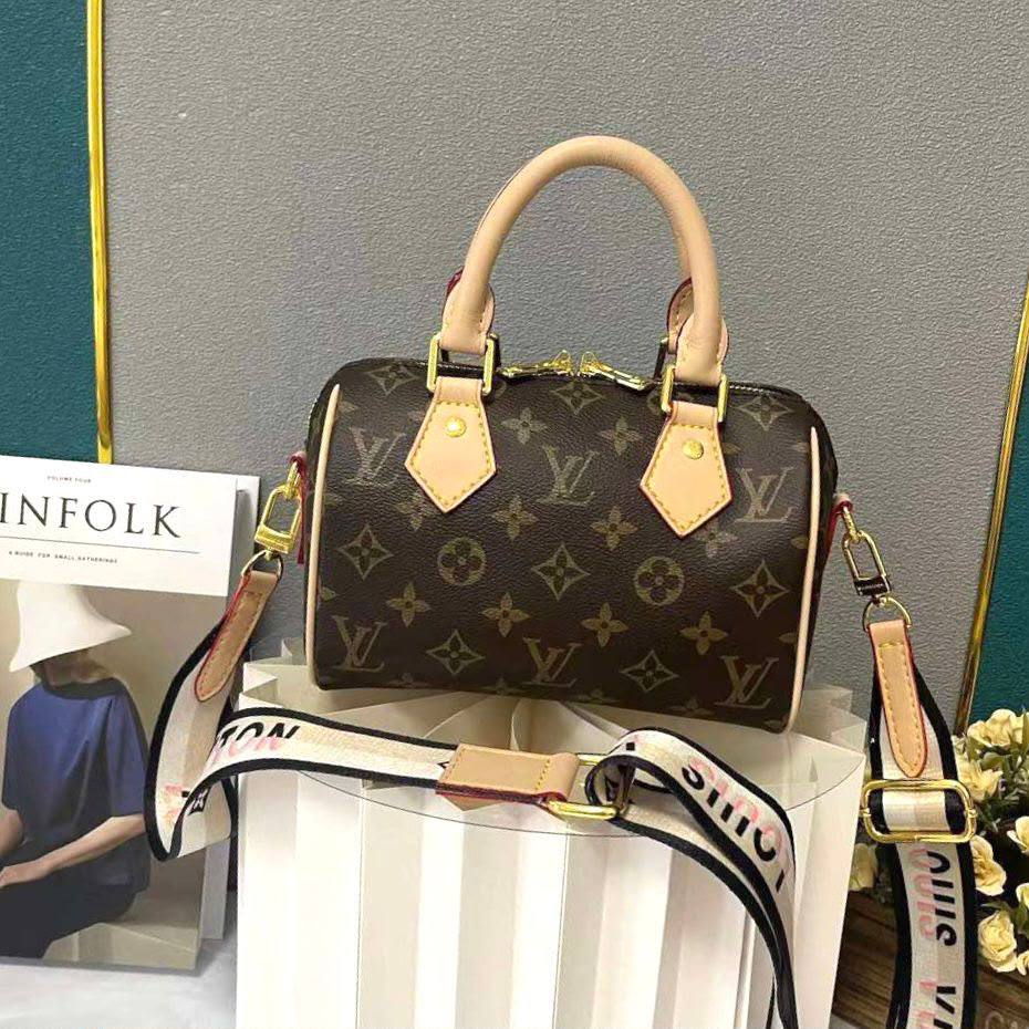 💼 LV Speedy Bag 💼
With Box
20Cm
220 dhs🇦🇪🇦🇪🇦🇪
Zain131
♥️♥️♥️