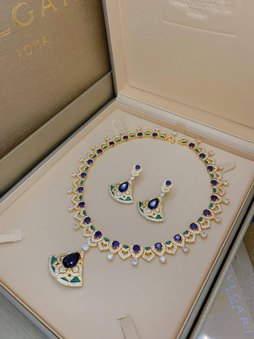 MASTER BVLGARI SET
BIG SIZE
NECKLACE & EARRINGS
450 dhs🪙🖤
Zain89
♥️♥️♥️