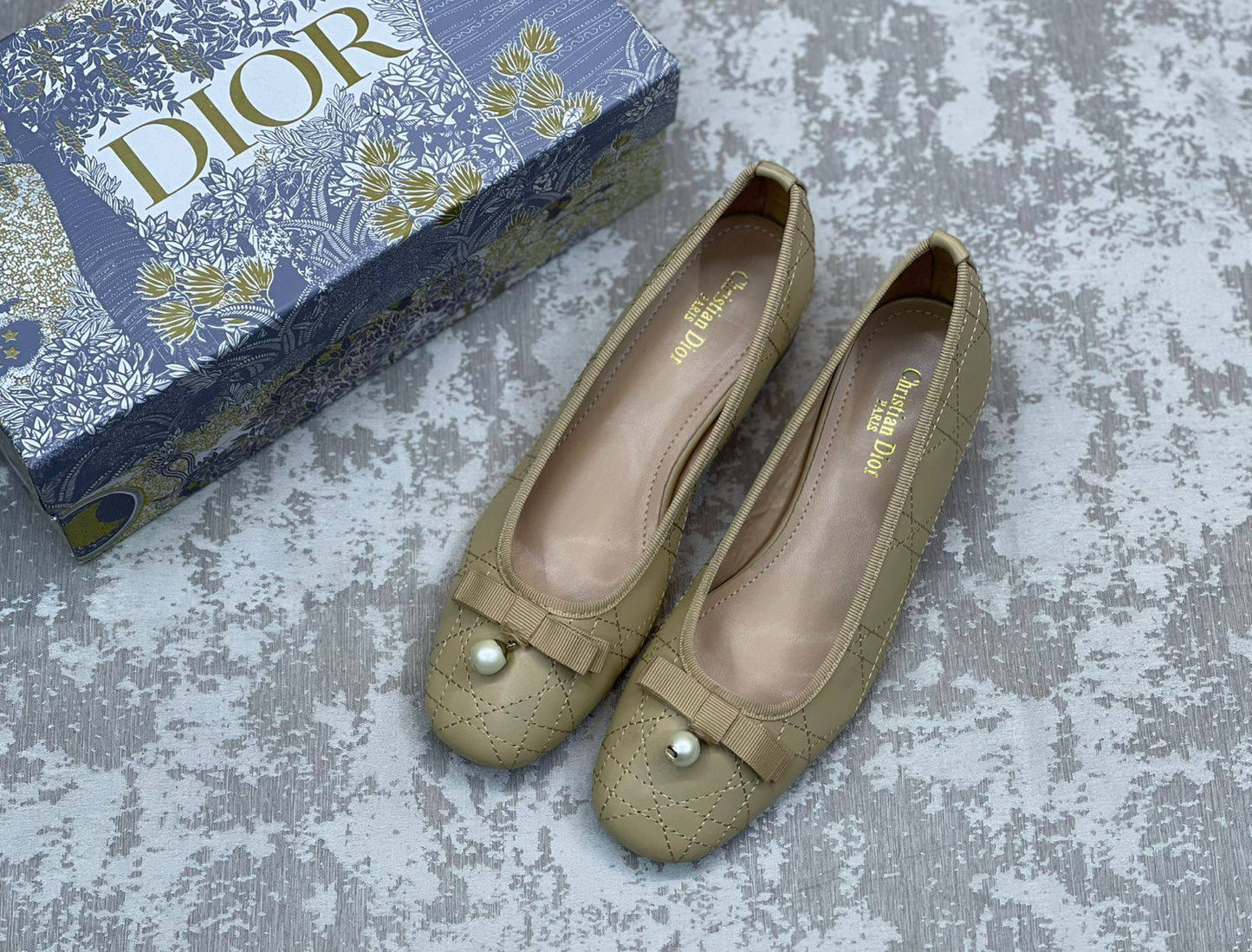 Dior
Size 36 to 41
115 dhs🌺
Zain175
♥️♥️♥️