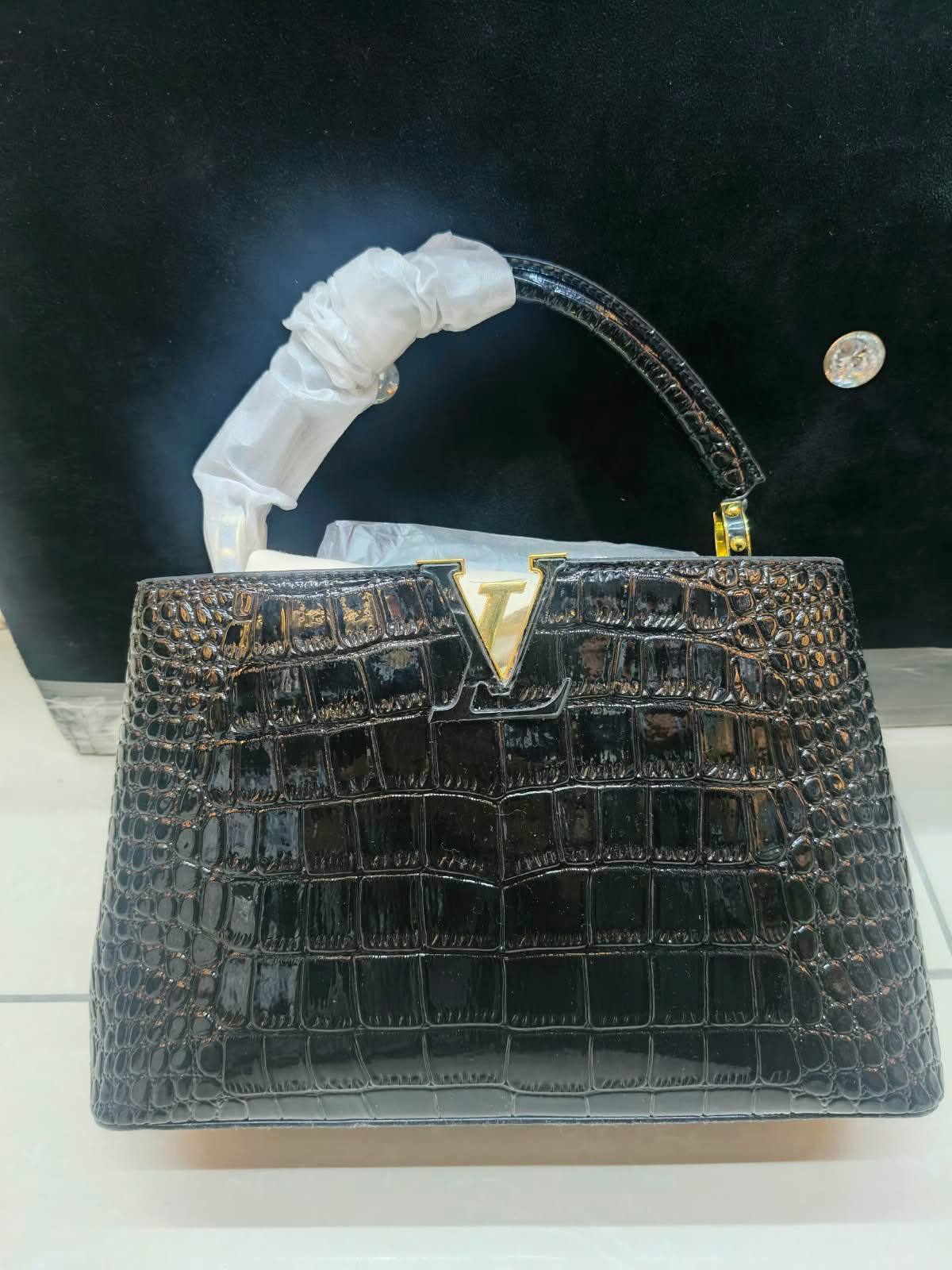 LV
31cm
330 dhs🇦🇪🇦🇪
Zain10
♥️♥️♥️