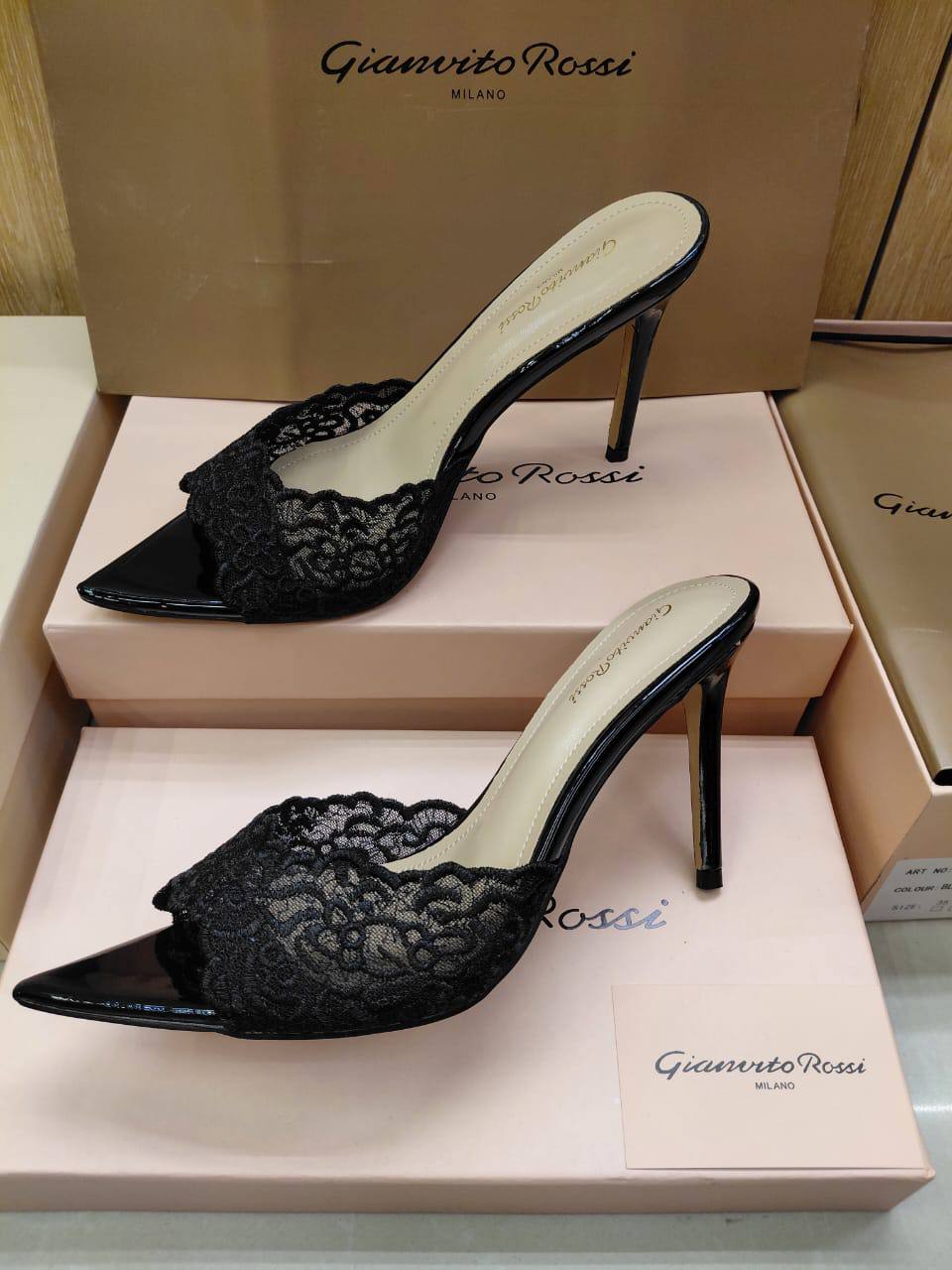 Gianvito Rossi 9cs
High Heel New Arrived
High Quality
Size 36 To 41
100 DHS🇦🇪🇦🇪
Zain120
♥️♥️♥️
