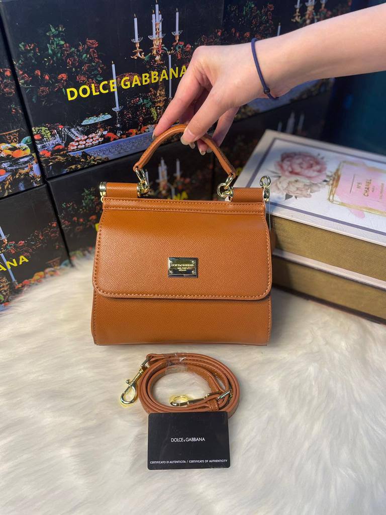 D&G
⚡21cm
⚡with box
110 dhs🇦🇪🇦🇪
Zain118
♥️♥️♥️