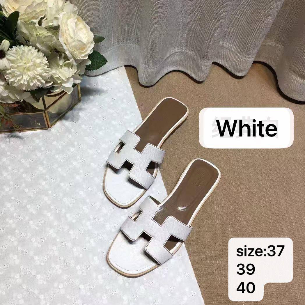 🎉Discount 💗 Dior / Hermes slipper
Limit Stock ⛔️
Size : 37-40
70 dhs🪙💕
with box +🎁
Zain115
♥️♥️♥️