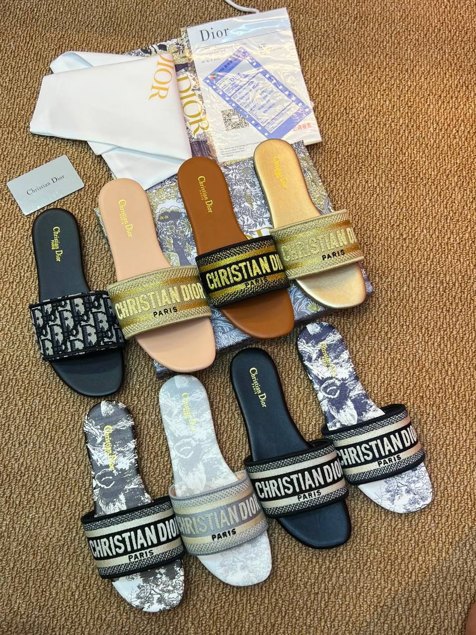 Christian Dior
Size 36 to 41
80 dhs💓
Zain236
♥️♥️♥️