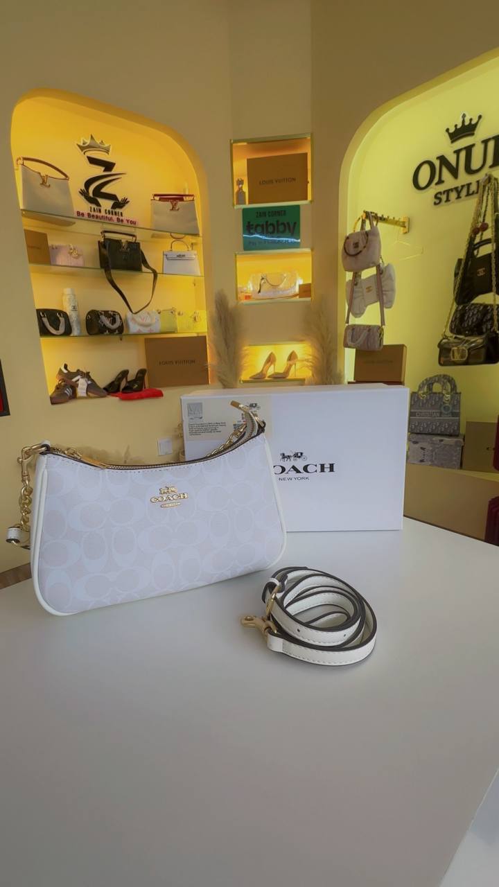 Coach
100 dhs
With box
Zain44
♥️♥️♥️
Zc