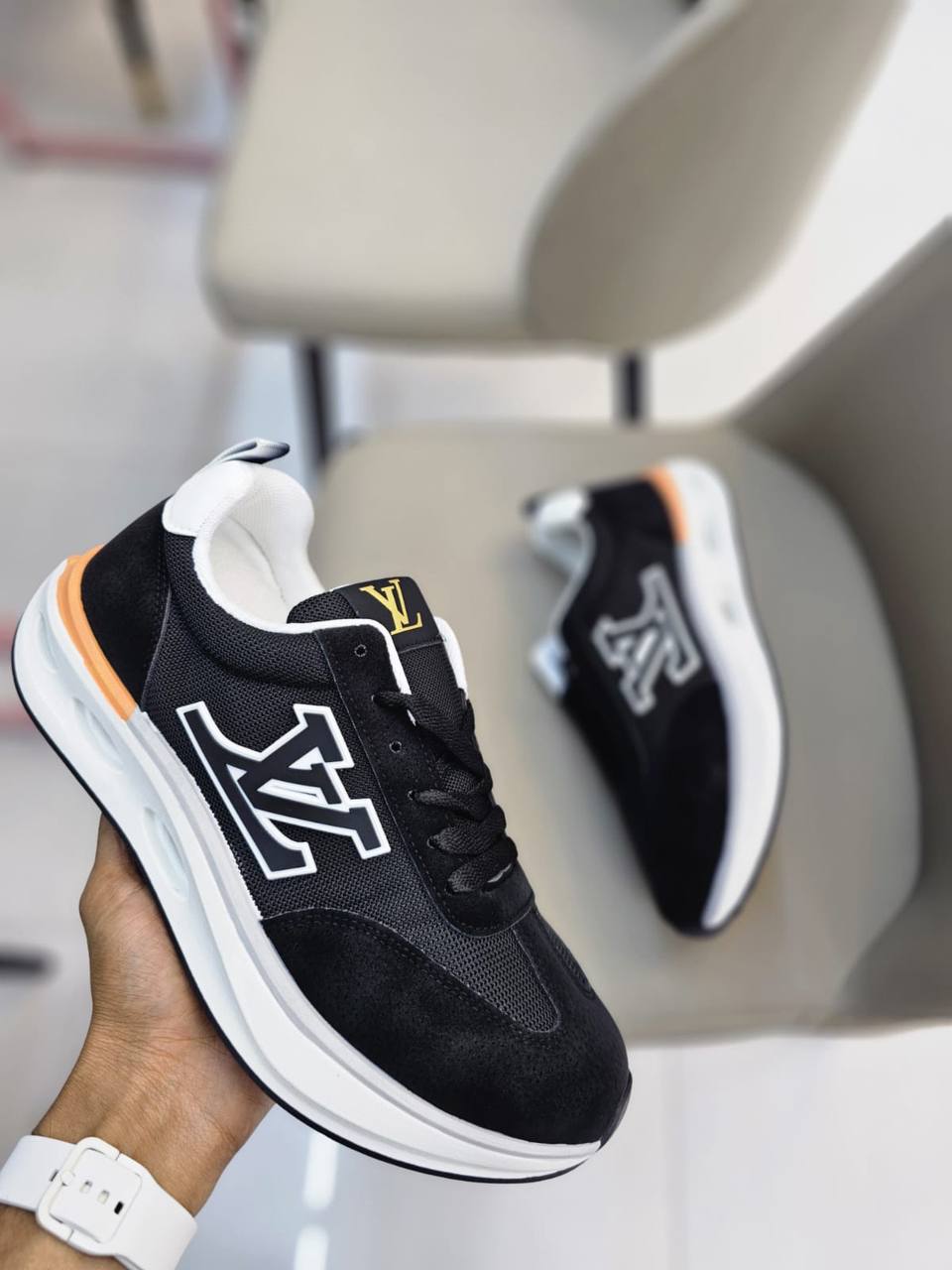 LV
Size 40to45
90 dhs👑
Zain163
♥️♥️♥️