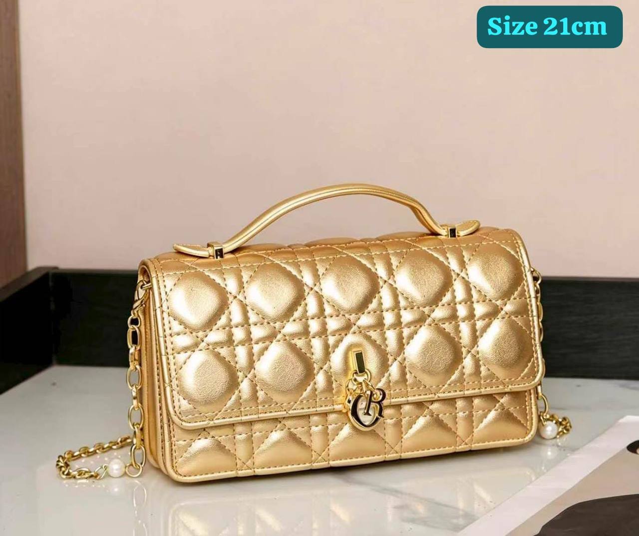 Dior
Good quality
with box
110 dhs✅
Zain186
♥️♥️♥️