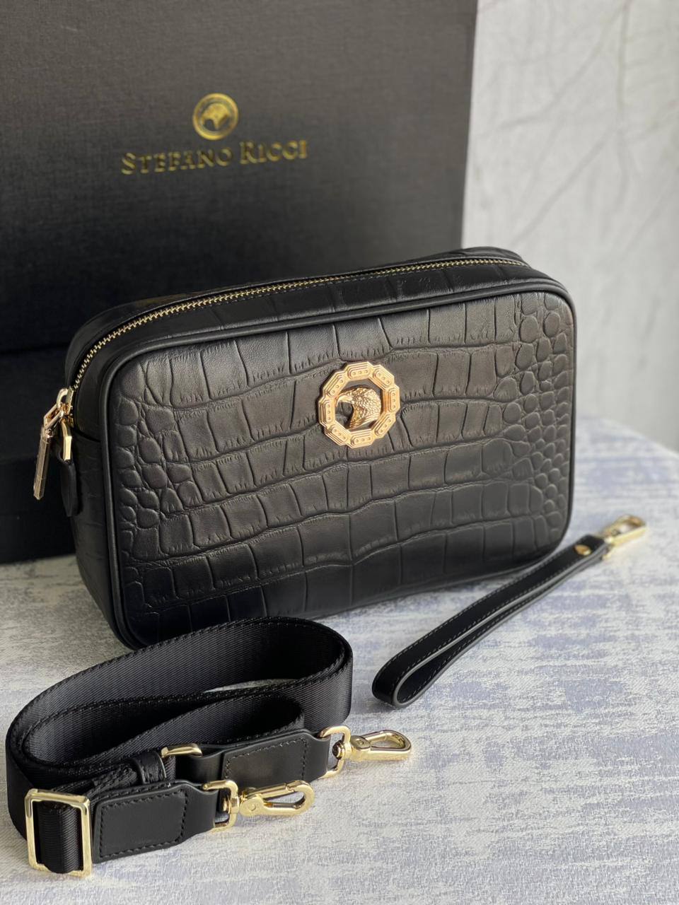 STEFANO RICCI
*New collection*
*Massenger bag*
*Master quality*
600 dhs🪙🖤
Zain179
♥️♥️♥️