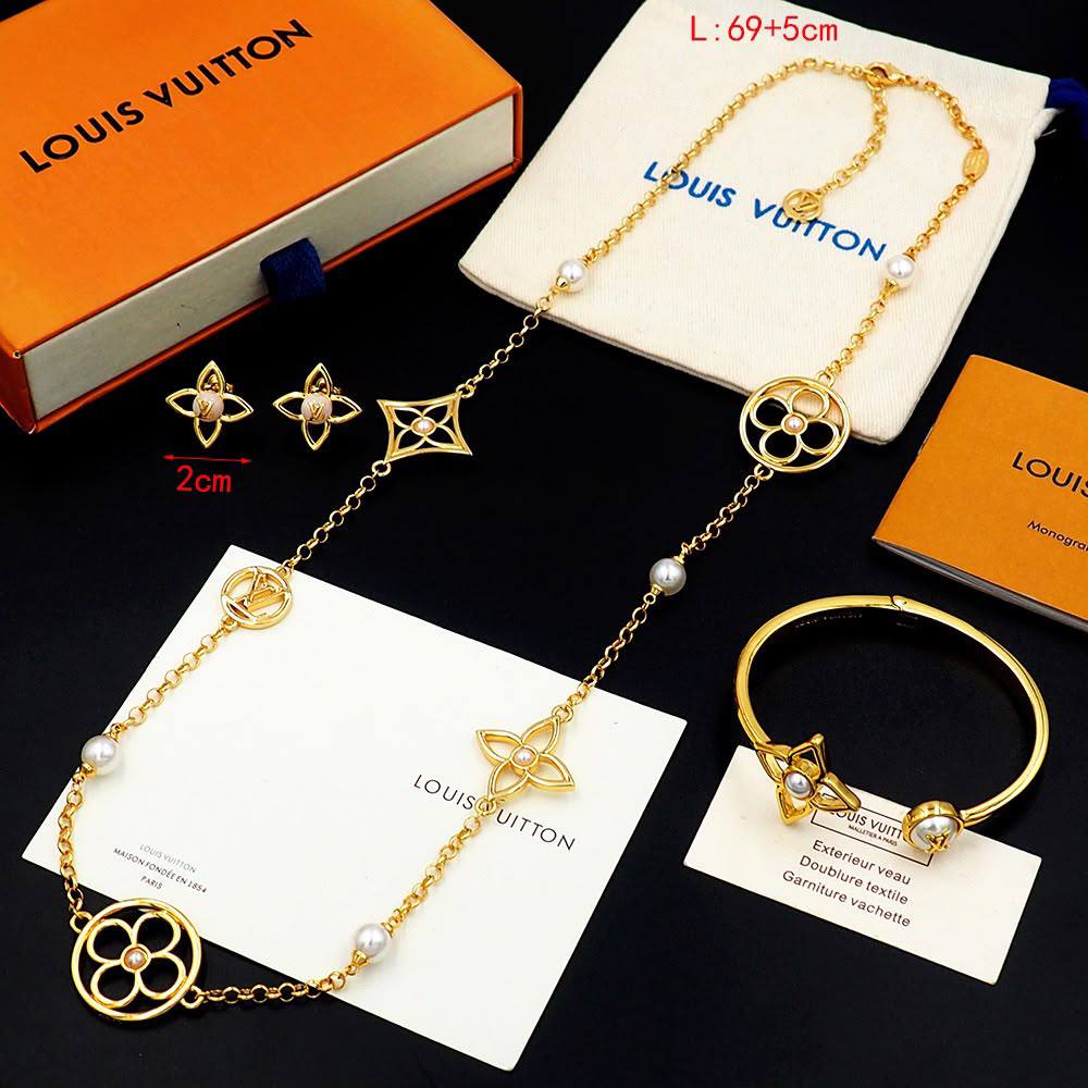 LV
Necklace ✨
Bangle 😍
Earring 🦋
Master quality 💯
With normal boxes 🗃️
190 dhs🇦🇪🇦🇪
With master box 📦
210 dhs🇦🇪🇦🇪
Zain216
♥️♥️♥️