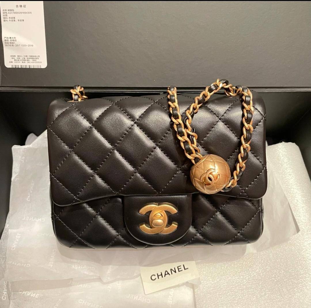 Chanel
90 dhs🪙🖤
high quality
With box
🎁🎁🎁
New come
Zain26
♥️♥️♥️