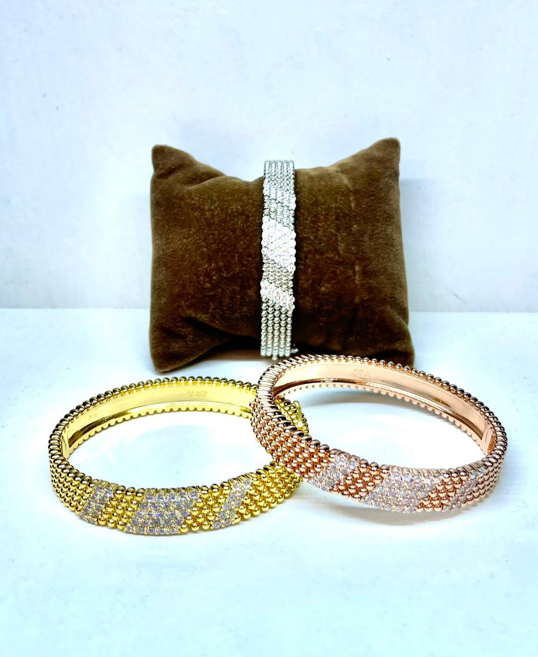 Vca bangle
75 dhs
Zain122
♥️♥️♥️