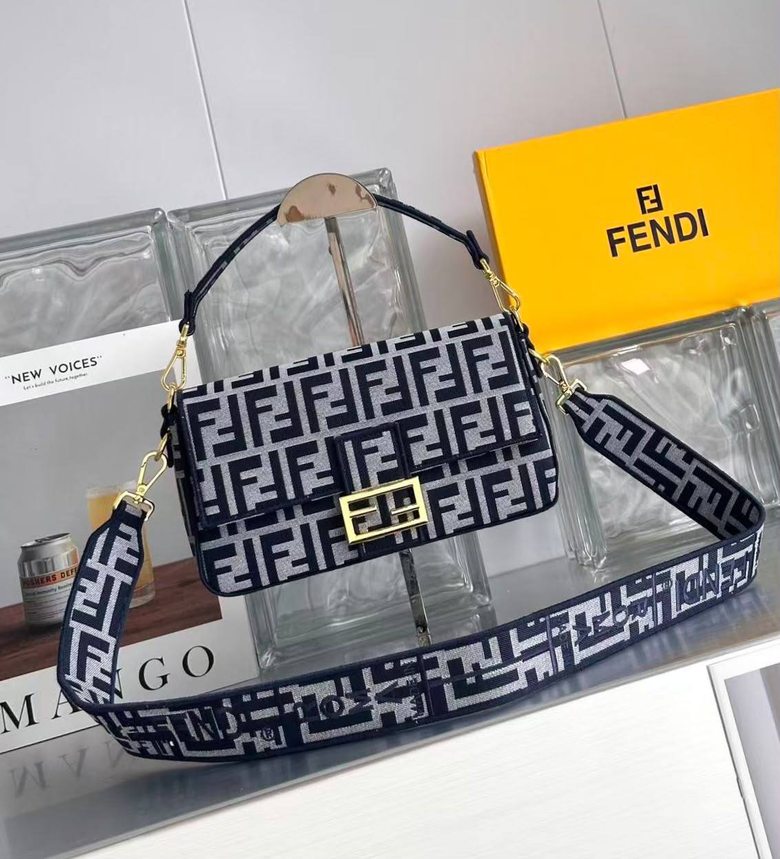 FENDI
NEW CAME
HIGH QUALITY
WITH BOX
125 dhs🇦🇪🇦🇪
Zain295
♥️♥️♥️